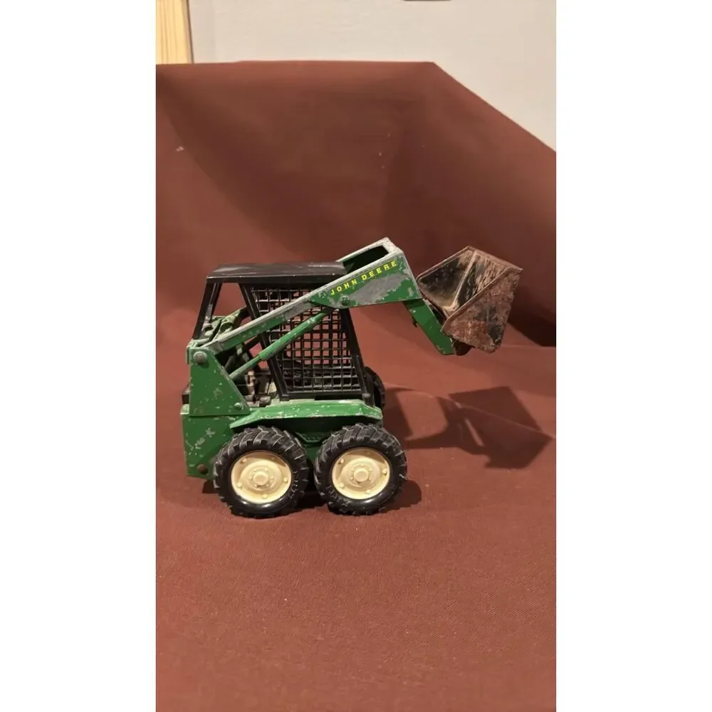 Ertl John Deere Skid Steer Loader Diecast Construction Toy